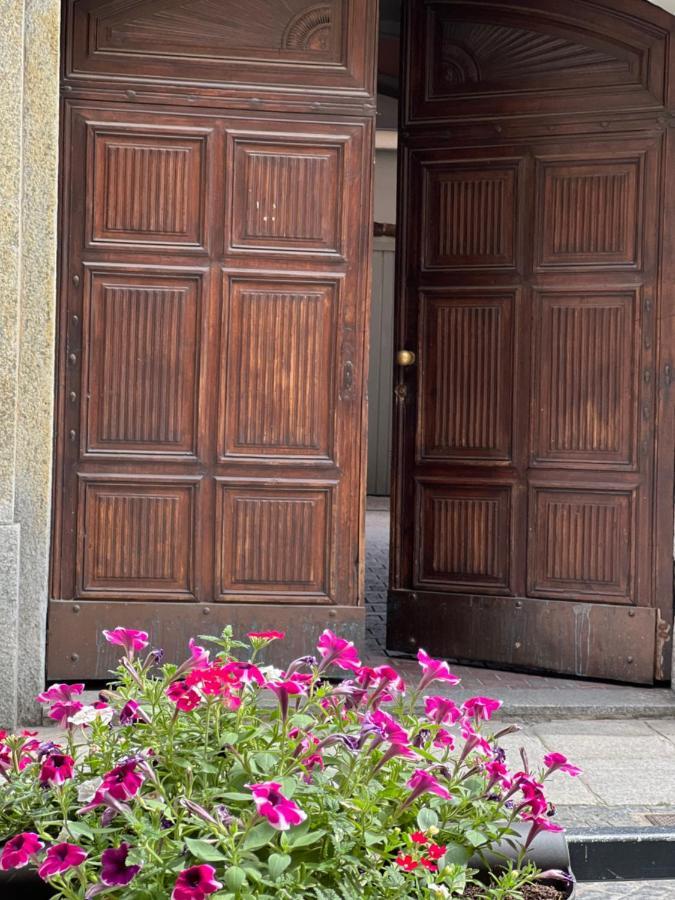 Appartamento In Centro Storico "La Casa Di Cri" Asti Luaran gambar