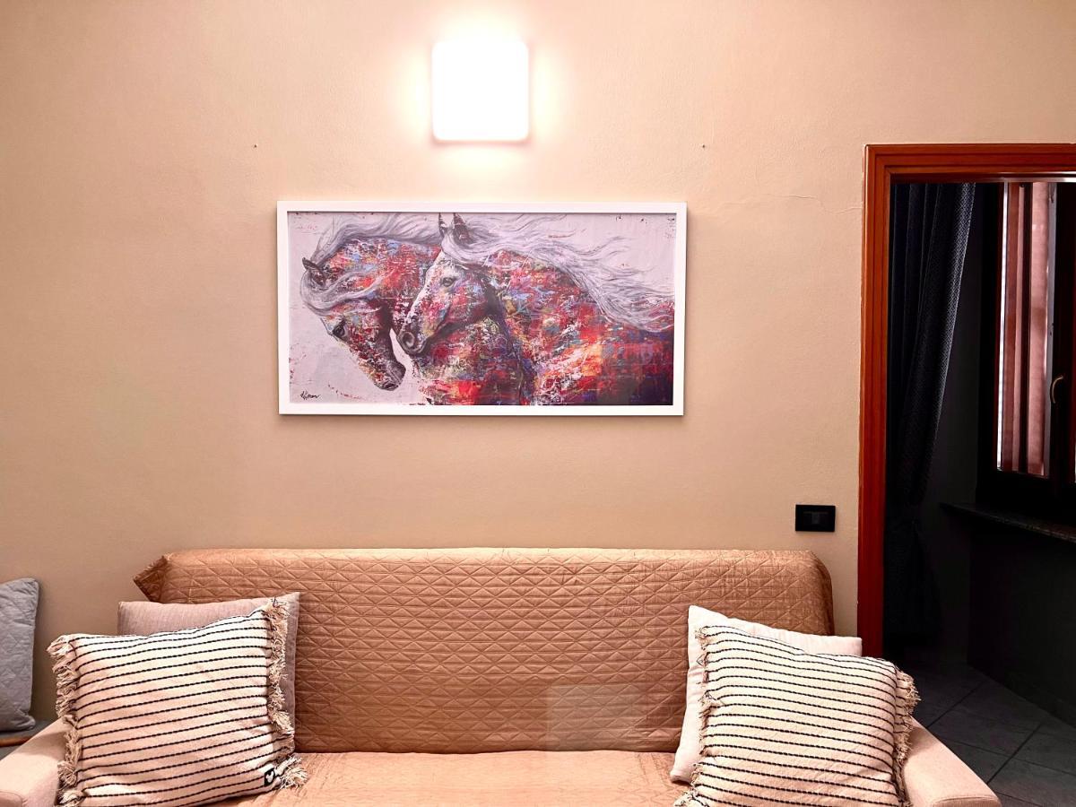 Appartamento In Centro Storico "La Casa Di Cri" Asti Luaran gambar