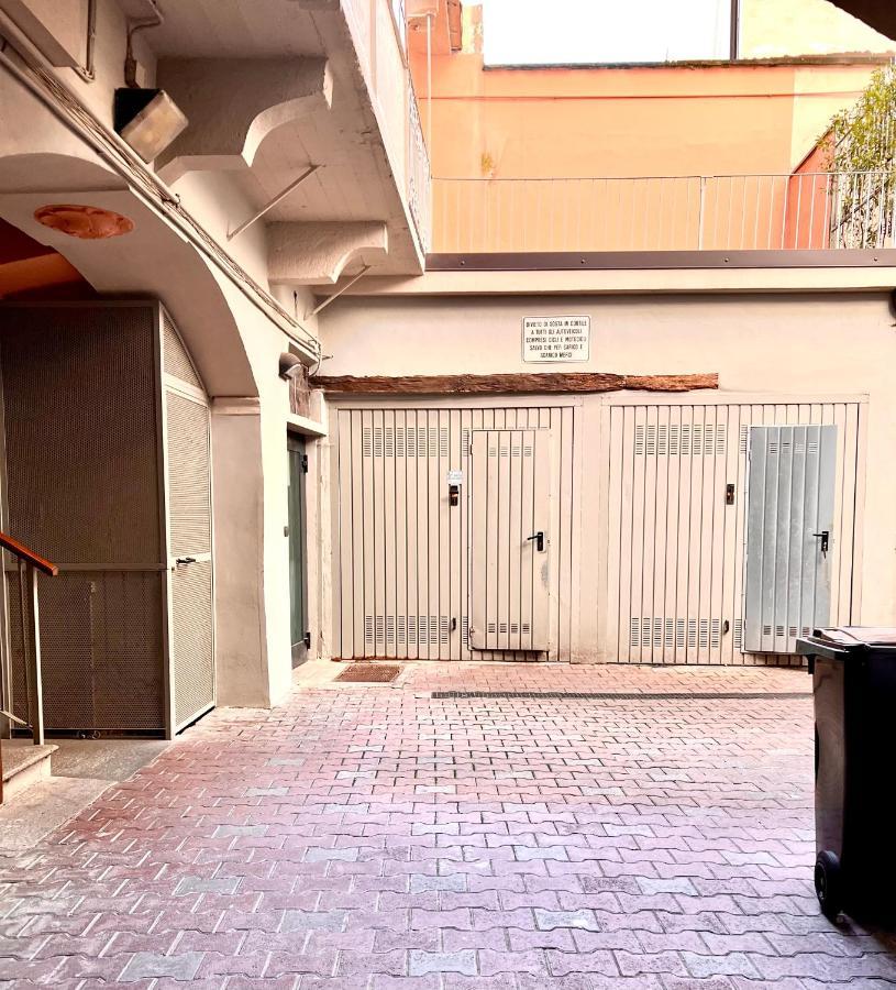 Appartamento In Centro Storico "La Casa Di Cri" Asti Luaran gambar
