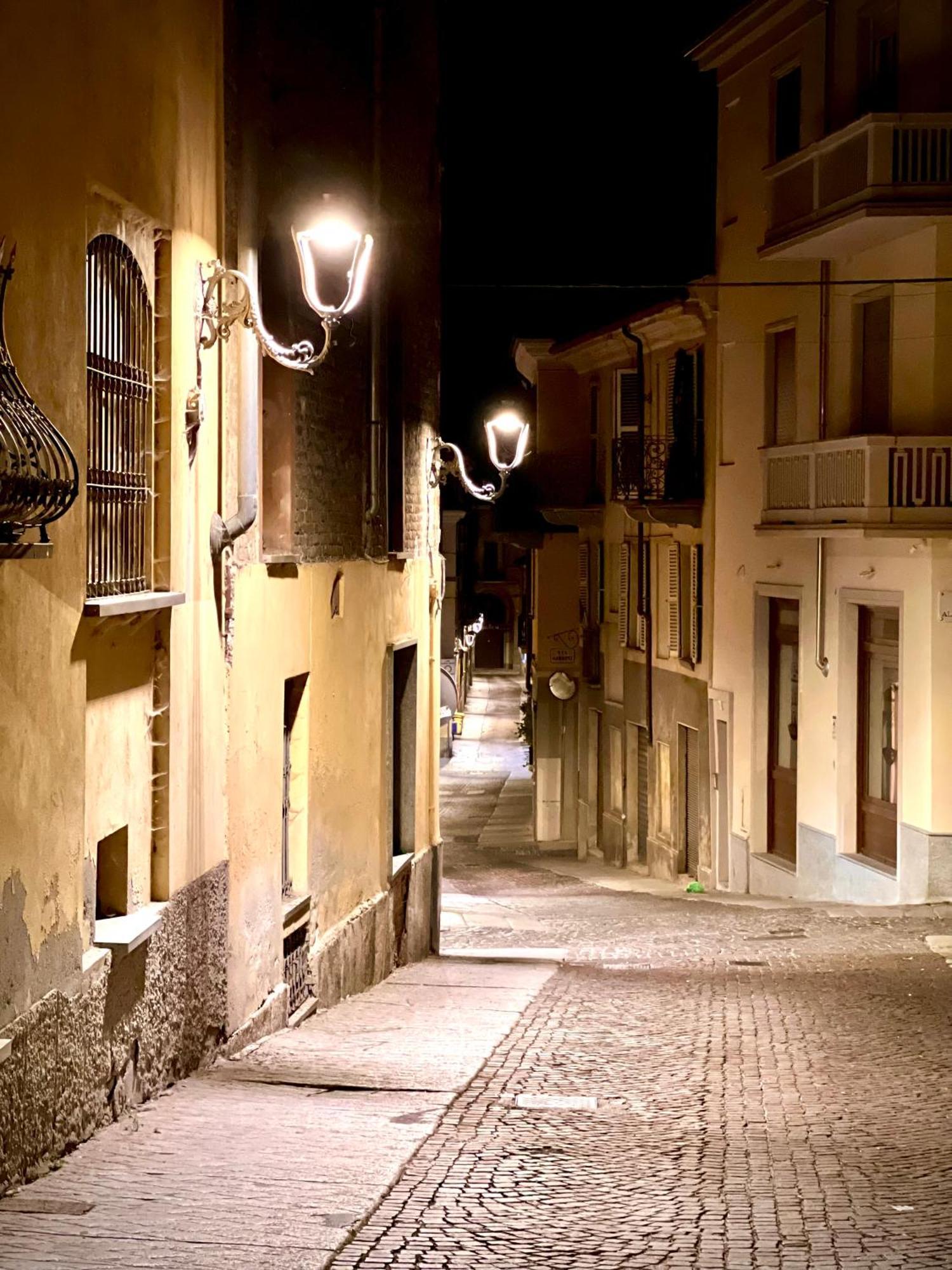 Appartamento In Centro Storico "La Casa Di Cri" Asti Luaran gambar